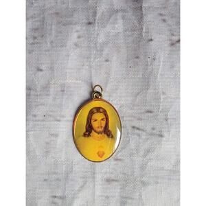 Religious oval gold tone color print pendant medal Sacred Heart of Jesus Christ
